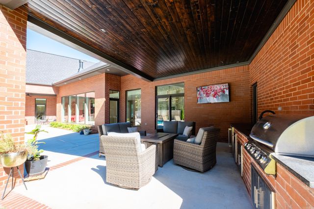 212 Abington Circle, Little Rock, AR 72223