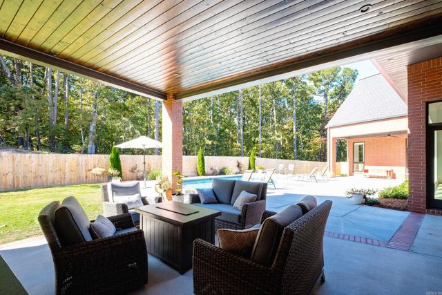 212 Abington Circle, Little Rock, AR 72223