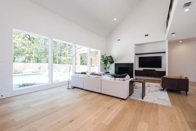 212 Abington Circle, Little Rock, AR 72223