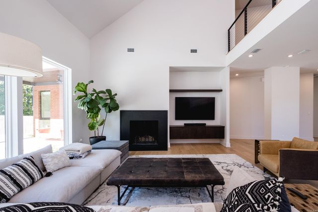 212 Abington Circle, Little Rock, AR 72223