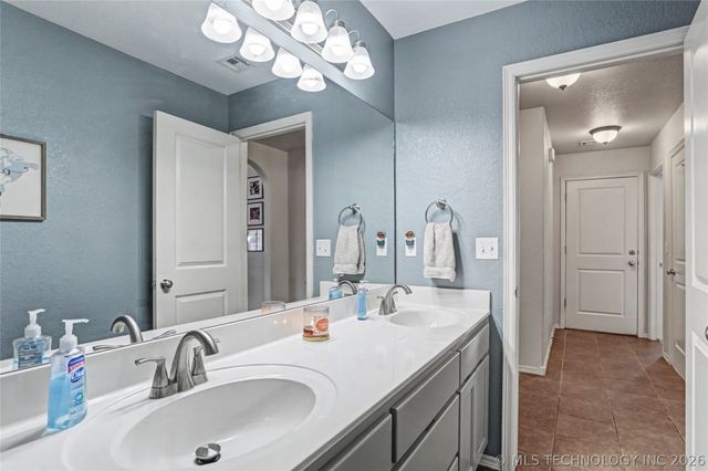 1916 E 133rd Court, Bixby, OK 74008