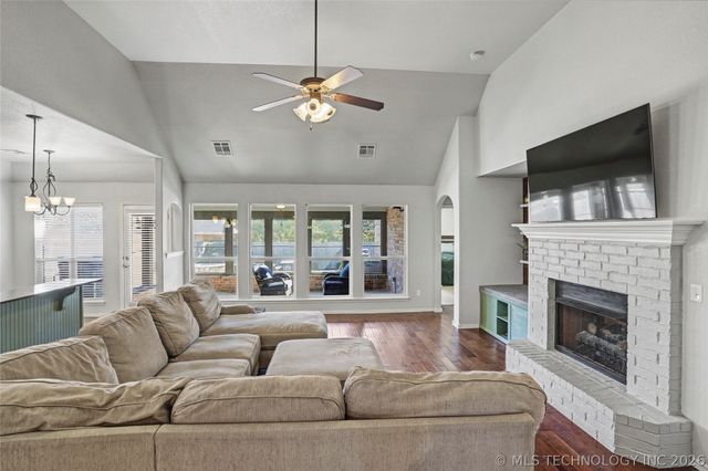 1916 E 133rd Court, Bixby, OK 74008