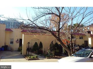 2010 GREEN ST, Philadelphia, PA 19130