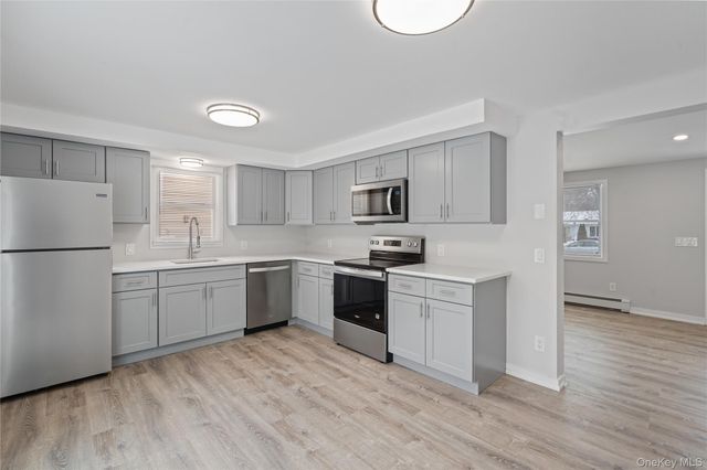 16 Market Street, Mastic Beach, NY 11951