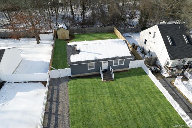 16 Market Street, Mastic Beach, NY 11951