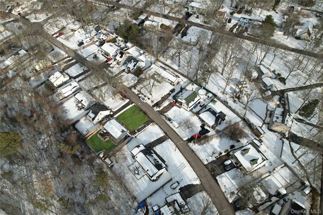 16 Market Street, Mastic Beach, NY 11951