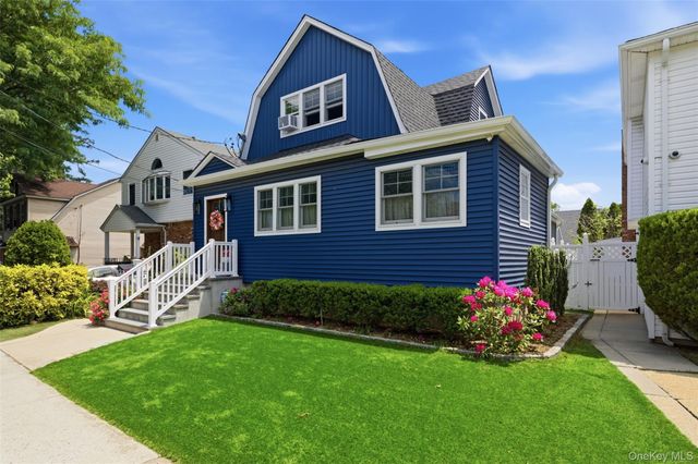72 E Hitchcock Avenue, Floral Park, NY 11001