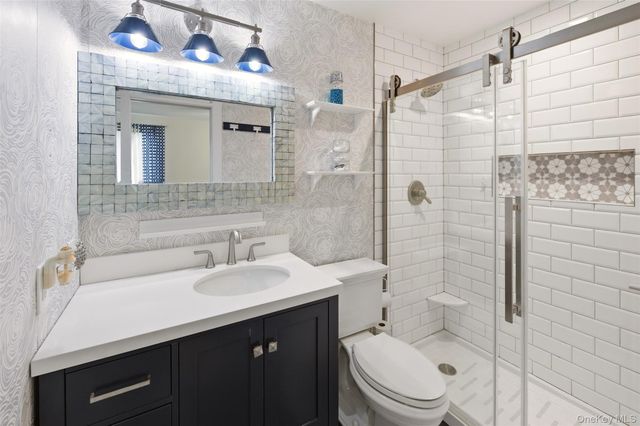 72 E Hitchcock Avenue, Floral Park, NY 11001
