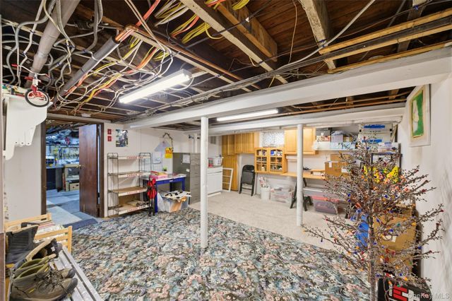 72 E Hitchcock Avenue, Floral Park, NY 11001