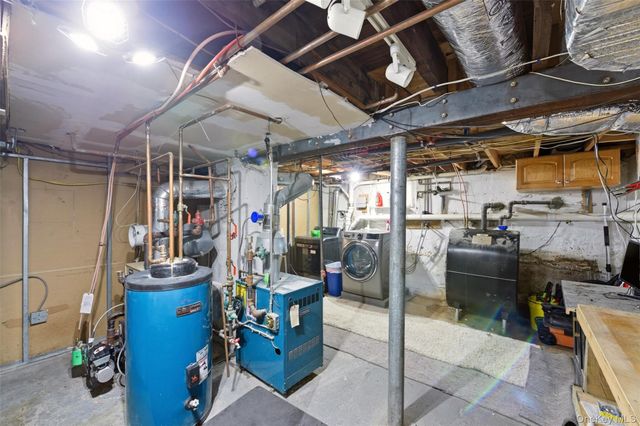 72 E Hitchcock Avenue, Floral Park, NY 11001