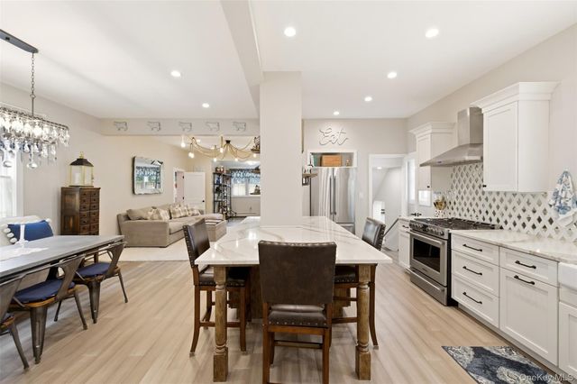 72 E Hitchcock Avenue, Floral Park, NY 11001