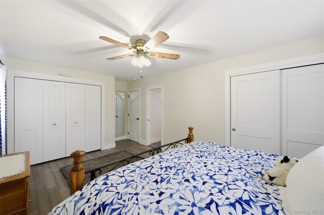 72 E Hitchcock Avenue, Floral Park, NY 11001