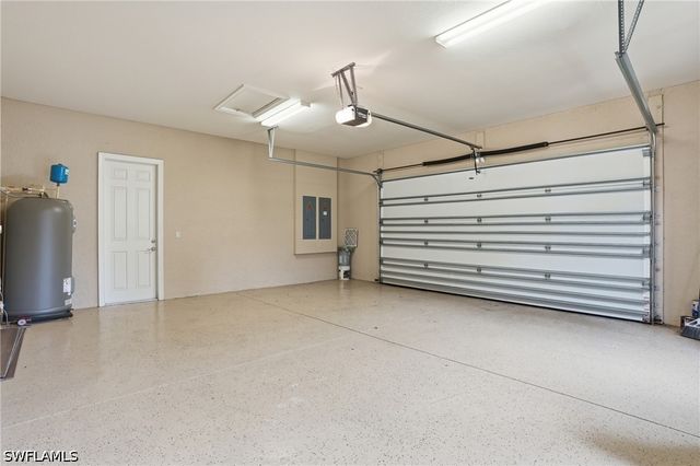 5717 Hammock Isles DR, Naples, FL 34119