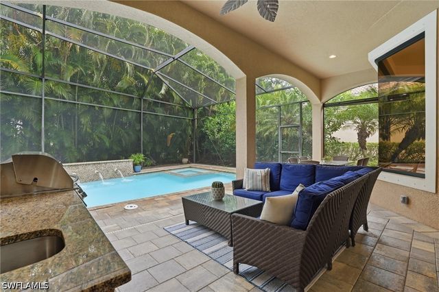 5717 Hammock Isles DR, Naples, FL 34119
