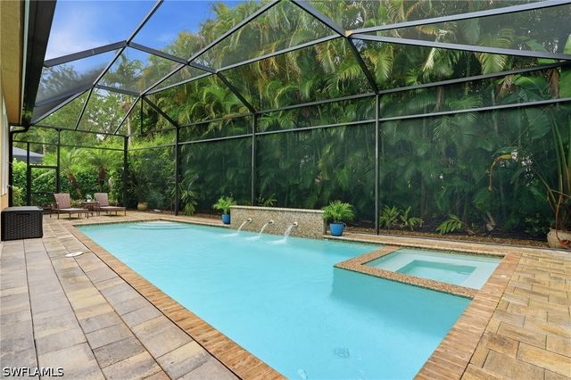 5717 Hammock Isles DR, Naples, FL 34119