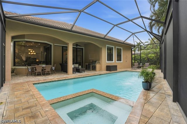 5717 Hammock Isles DR, Naples, FL 34119
