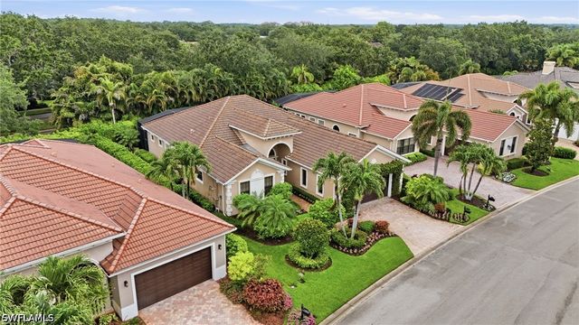 5717 Hammock Isles DR, Naples, FL 34119