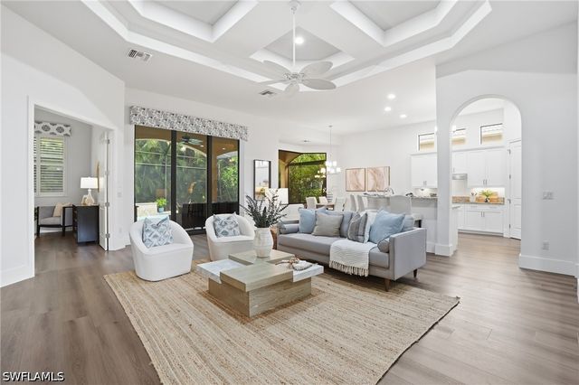 5717 Hammock Isles DR, Naples, FL 34119