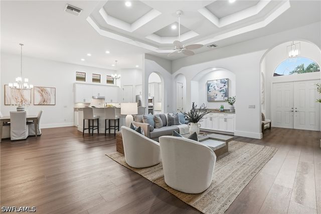 5717 Hammock Isles DR, Naples, FL 34119