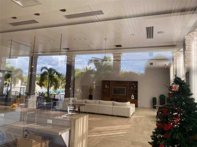 8800 NW 97th Ave 206, Doral, FL 33178