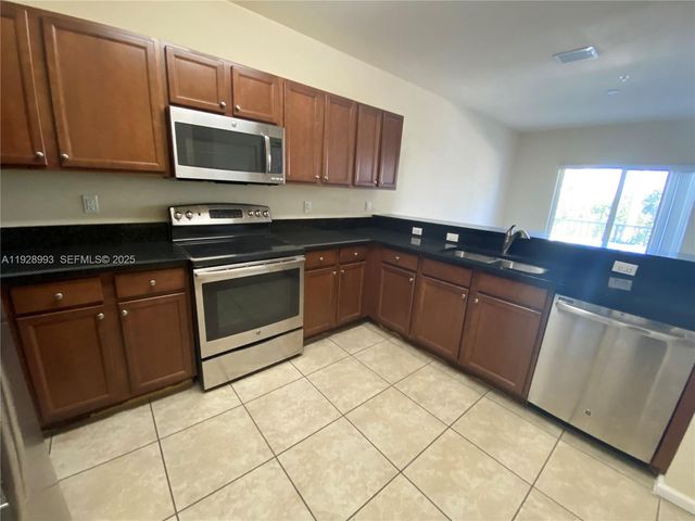 8800 NW 97th Ave 206, Doral, FL 33178