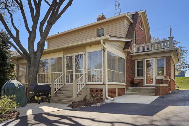 164 W Highland AVENUE, Burlington, WI 53105