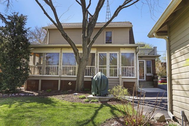 164 W Highland AVENUE, Burlington, WI 53105