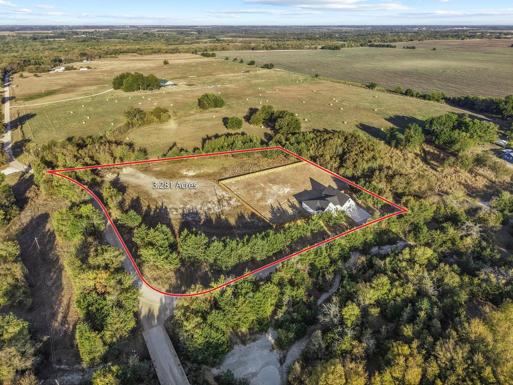 850 County Road 26750, Petty, TX 75470