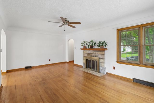2803 48th Street, Des Moines, IA 50310