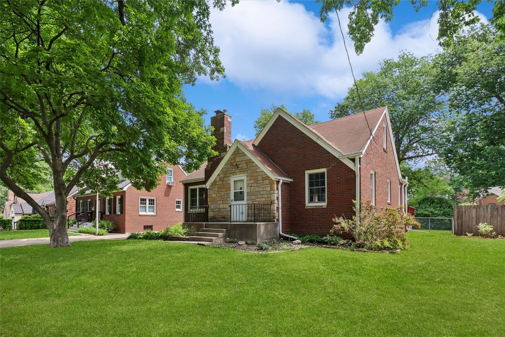 2803 48th Street, Des Moines, IA 50310