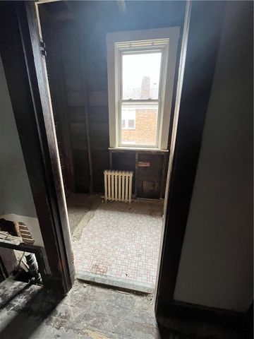 231 Maytide Street, Carrick, PA 15227