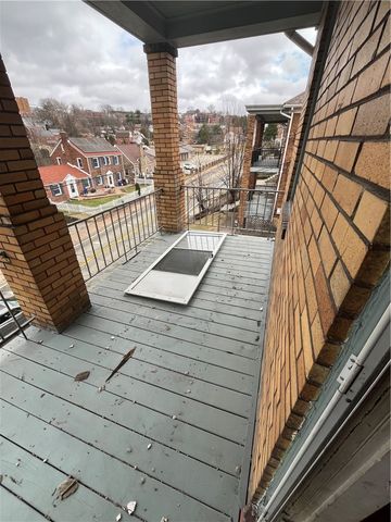 231 Maytide Street, Carrick, PA 15227