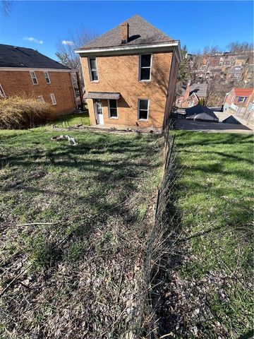 231 Maytide Street, Carrick, PA 15227