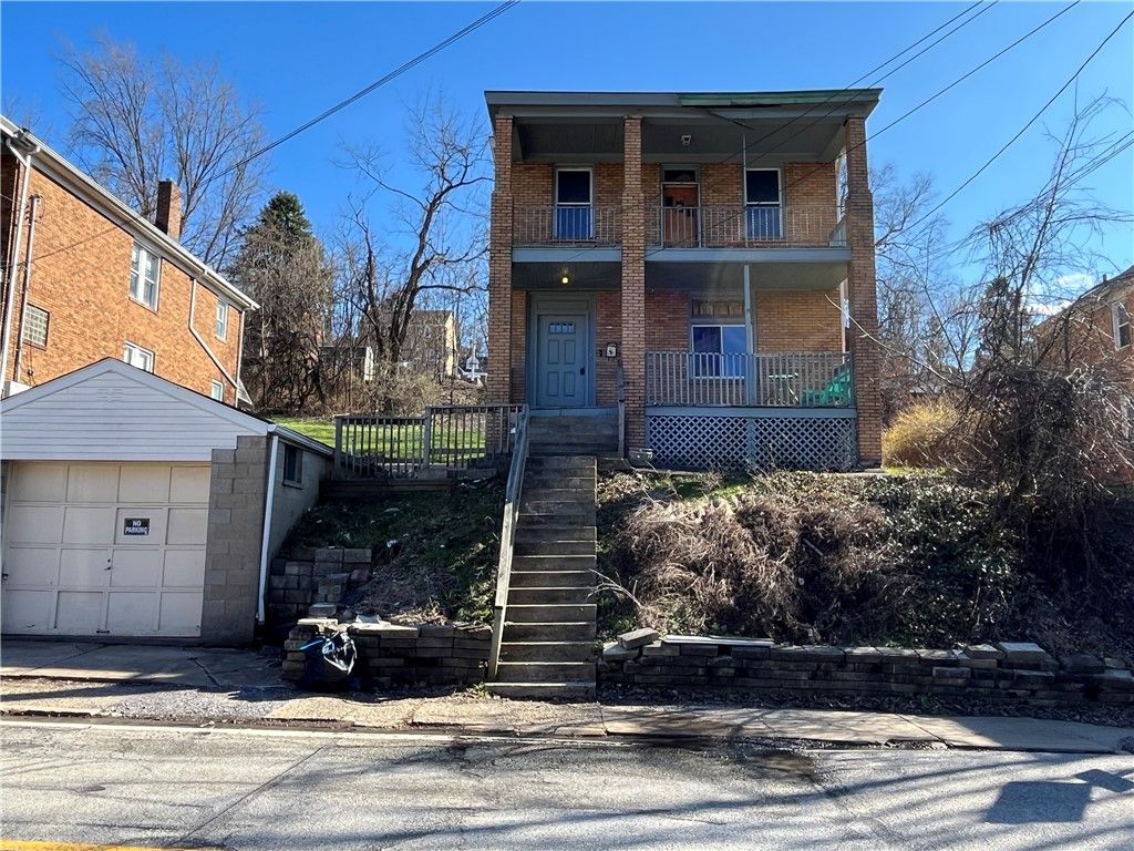231 Maytide Street, Carrick, PA 15227
