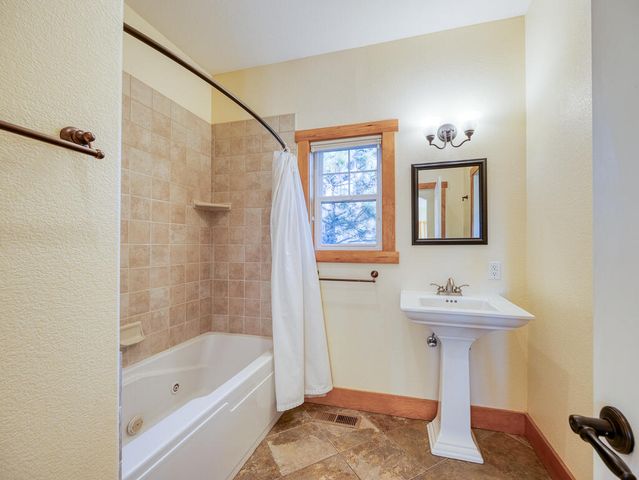 1140 Oregon Ash Circle, Klamath Falls, OR 97601