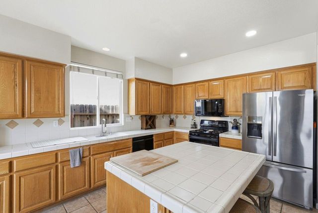 9576 Arcada Ct, Elk Grove, CA 95624