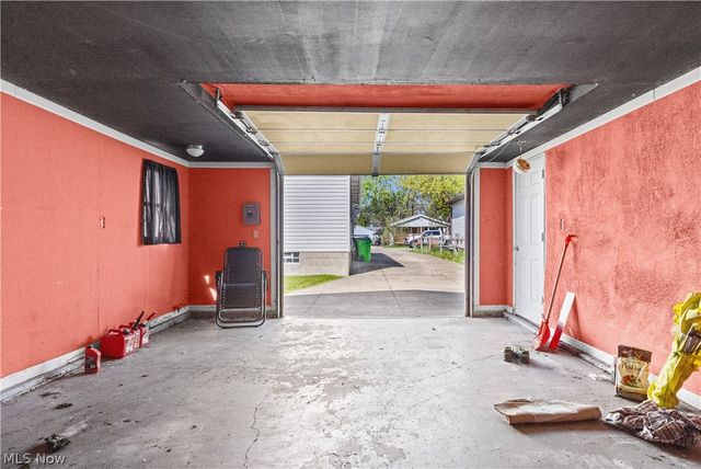 331 Elmwood Avenue, Barberton, OH 44203