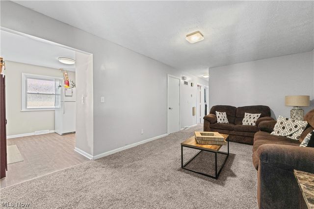 331 Elmwood Avenue, Barberton, OH 44203