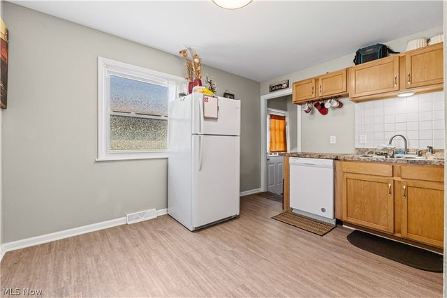 331 Elmwood Avenue, Barberton, OH 44203