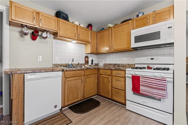 331 Elmwood Avenue, Barberton, OH 44203