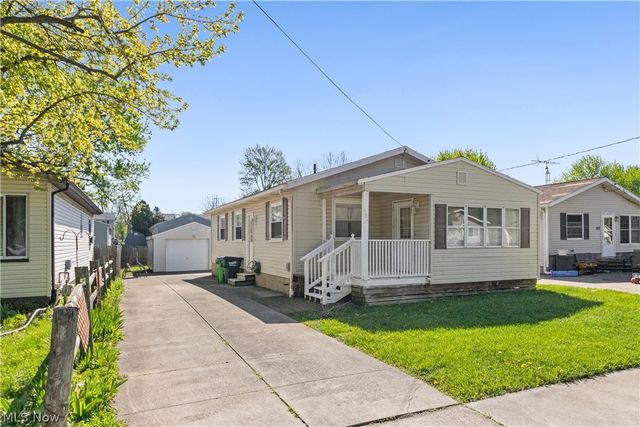 331 Elmwood Avenue, Barberton, OH 44203