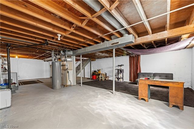 331 Elmwood Avenue, Barberton, OH 44203