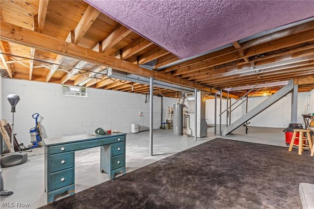 331 Elmwood Avenue, Barberton, OH 44203