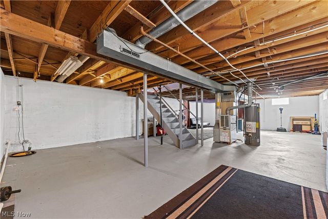 331 Elmwood Avenue, Barberton, OH 44203