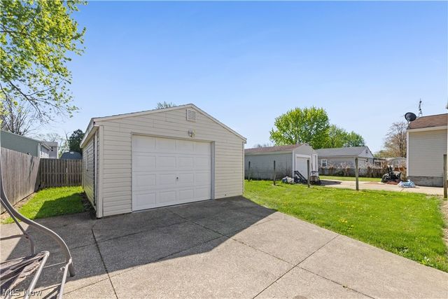 331 Elmwood Avenue, Barberton, OH 44203