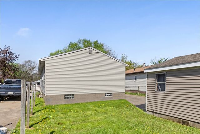 331 Elmwood Avenue, Barberton, OH 44203