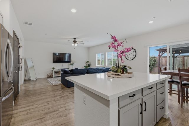 724 Independence Ave, Lincoln, CA 95648