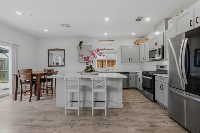 724 Independence Ave, Lincoln, CA 95648