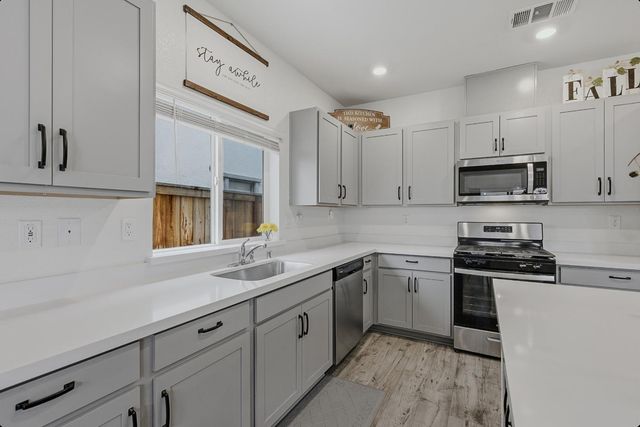 724 Independence Ave, Lincoln, CA 95648