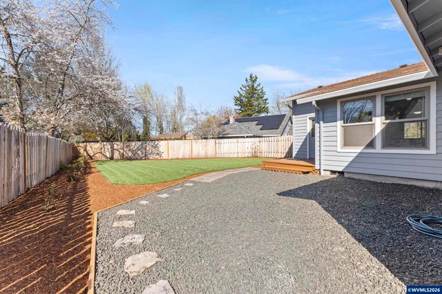 955 Wildflower St NE, Salem, OR 97301